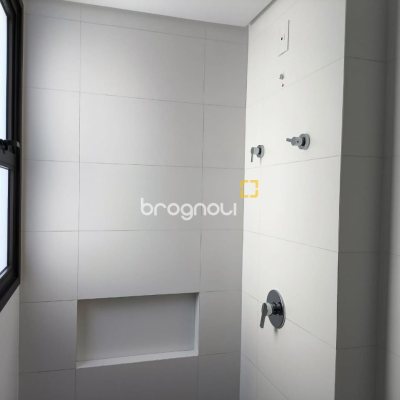Apartamento com 69m², 2 quartos (sendo 2 suítes), 2 garagens, no bairro Centro em Florianópolis
