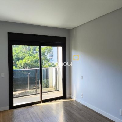 Apartamento com 69m², 2 quartos (sendo 2 suítes), 2 garagens, no bairro Centro em Florianópolis