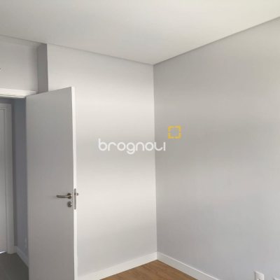 Apartamento com 69m², 2 quartos (sendo 2 suítes), 2 garagens, no bairro Centro em Florianópolis