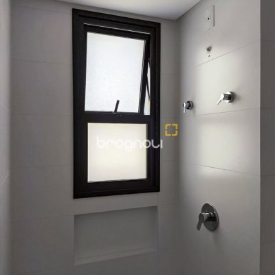 Apartamento com 69m², 2 quartos (sendo 2 suítes), 2 garagens, no bairro Centro em Florianópolis