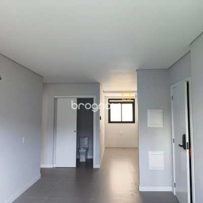 Apartamento com 69m², 2 quartos (sendo 2 suítes), 2 garagens, no bairro Centro em Florianópolis