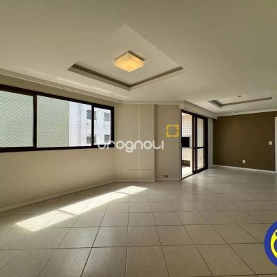 Apartamento com 110m², 2 quartos (sendo 1 suíte), no bairro Centro em Florianópolis