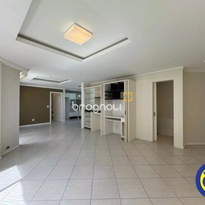 Apartamento com 110m², 2 quartos (sendo 1 suíte), no bairro Centro em Florianópolis