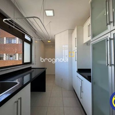Apartamento com 110m², 2 quartos (sendo 1 suíte), no bairro Centro em Florianópolis