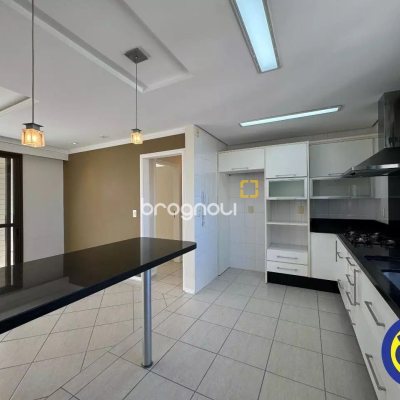 Apartamento com 110m², 2 quartos (sendo 1 suíte), no bairro Centro em Florianópolis