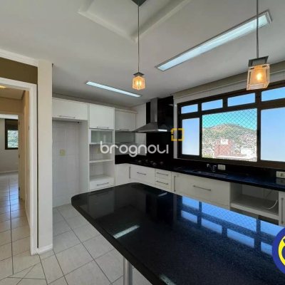 Apartamento com 110m², 2 quartos (sendo 1 suíte), no bairro Centro em Florianópolis