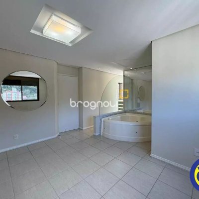 Apartamento com 110m², 2 quartos (sendo 1 suíte), no bairro Centro em Florianópolis