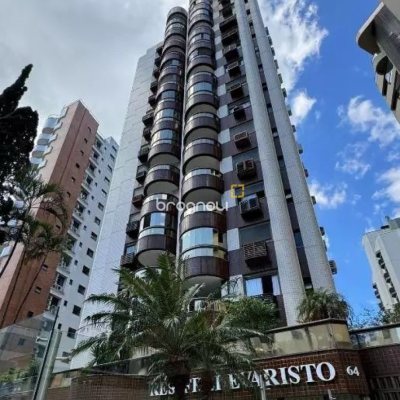 Apartamento com 110m², 2 quartos (sendo 1 suíte), no bairro Centro em Florianópolis
