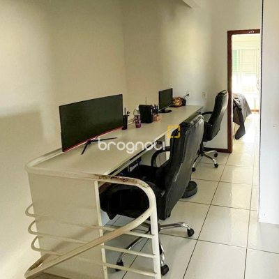 Casa com 247m², 3 quartos (sendo 1 suíte), 2 garagens, no bairro Campeche em Florianópolis