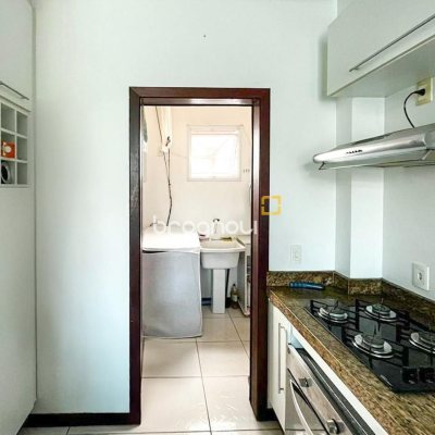 Casa com 247m², 3 quartos (sendo 1 suíte), 2 garagens, no bairro Campeche em Florianópolis