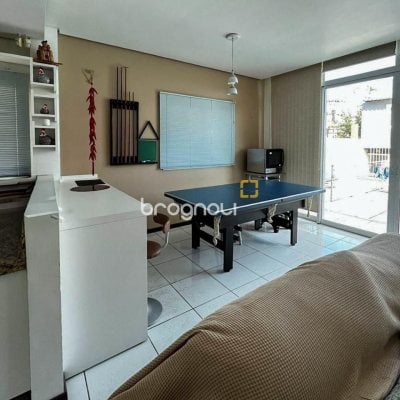 Casa com 247m², 3 quartos (sendo 1 suíte), 2 garagens, no bairro Campeche em Florianópolis