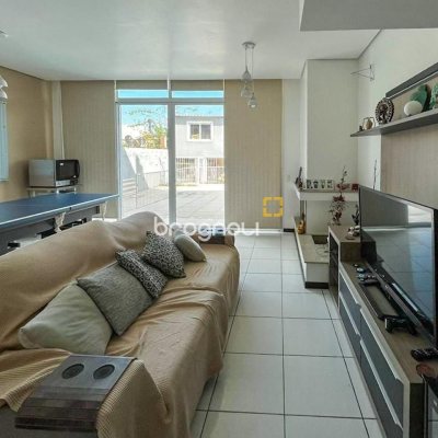 Casa com 247m², 3 quartos (sendo 1 suíte), 2 garagens, no bairro Campeche em Florianópolis