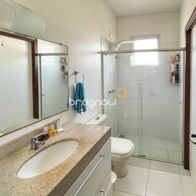 Casa com 247m², 3 quartos (sendo 1 suíte), 2 garagens, no bairro Campeche em Florianópolis