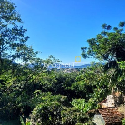 Casa com 200m², 3 quartos (sendo 1 suíte), 2 garagens, no bairro Lagoa da Conceição em Florianópolis