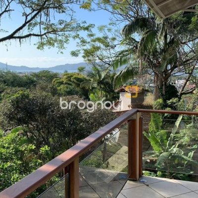 Casa com 200m², 3 quartos (sendo 1 suíte), 2 garagens, no bairro Lagoa da Conceição em Florianópolis