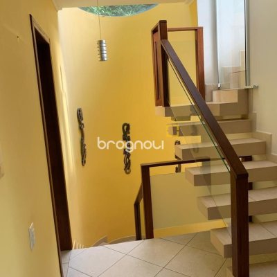 Casa com 200m², 3 quartos (sendo 1 suíte), 2 garagens, no bairro Lagoa da Conceição em Florianópolis