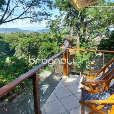 Casa com 200m², 3 quartos (sendo 1 suíte), 2 garagens, no bairro Lagoa da Conceição em Florianópolis