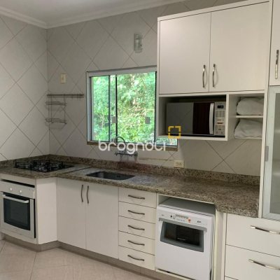 Casa com 200m², 3 quartos (sendo 1 suíte), 2 garagens, no bairro Lagoa da Conceição em Florianópolis