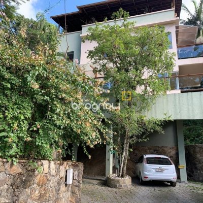 Casa com 200m², 3 quartos (sendo 1 suíte), 2 garagens, no bairro Lagoa da Conceição em Florianópolis