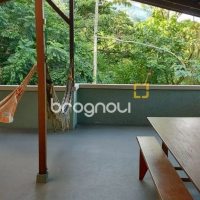Casa com 200m², 3 quartos (sendo 1 suíte), 2 garagens, no bairro Lagoa da Conceição em Florianópolis