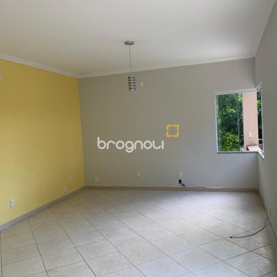 Casa com 200m², 3 quartos (sendo 1 suíte), 2 garagens, no bairro Lagoa da Conceição em Florianópolis