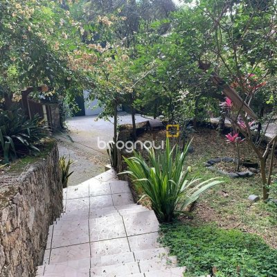 Casa com 200m², 3 quartos (sendo 1 suíte), 2 garagens, no bairro Lagoa da Conceição em Florianópolis