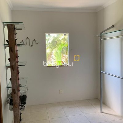 Casa com 200m², 3 quartos (sendo 1 suíte), 2 garagens, no bairro Lagoa da Conceição em Florianópolis