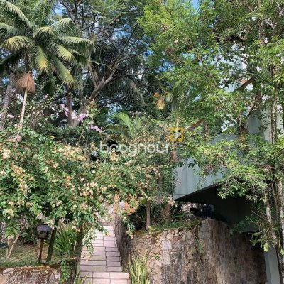 Casa com 200m², 3 quartos (sendo 1 suíte), 2 garagens, no bairro Lagoa da Conceição em Florianópolis