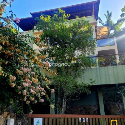 Casa com 200m², 3 quartos (sendo 1 suíte), 2 garagens, no bairro Lagoa da Conceição em Florianópolis