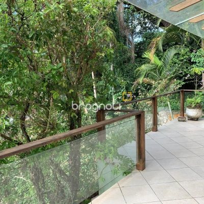 Casa com 200m², 3 quartos (sendo 1 suíte), 2 garagens, no bairro Lagoa da Conceição em Florianópolis