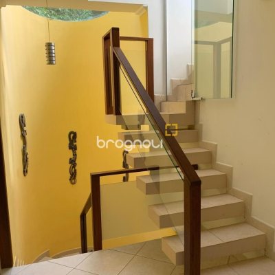 Casa com 200m², 3 quartos (sendo 1 suíte), 2 garagens, no bairro Lagoa da Conceição em Florianópolis