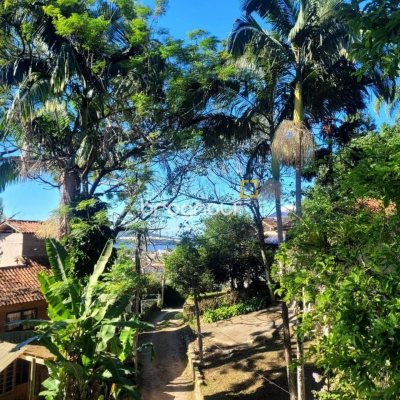 Casa com 200m², 3 quartos (sendo 1 suíte), 2 garagens, no bairro Lagoa da Conceição em Florianópolis