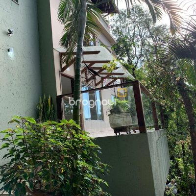 Casa com 200m², 3 quartos (sendo 1 suíte), 2 garagens, no bairro Lagoa da Conceição em Florianópolis