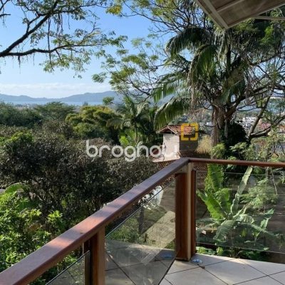Casa com 200m², 3 quartos (sendo 1 suíte), 2 garagens, no bairro Lagoa da Conceição em Florianópolis