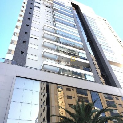 Apartamento com 125m², 3 quartos (sendo 3 suítes), 2 garagens, no bairro Kobrasol em São José