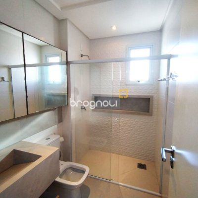 Apartamento com 125m², 3 quartos (sendo 3 suítes), 2 garagens, no bairro Kobrasol em São José