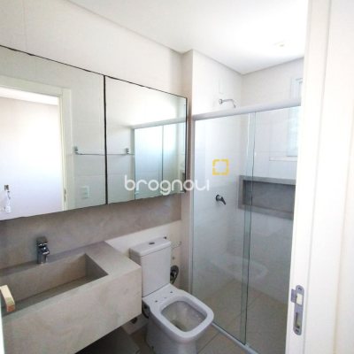 Apartamento com 125m², 3 quartos (sendo 3 suítes), 2 garagens, no bairro Kobrasol em São José
