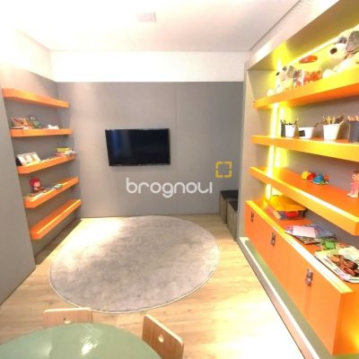 Apartamento com 125m², 3 quartos (sendo 3 suítes), 2 garagens, no bairro Kobrasol em São José