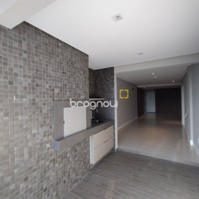 Apartamento com 125m², 3 quartos (sendo 3 suítes), 2 garagens, no bairro Kobrasol em São José