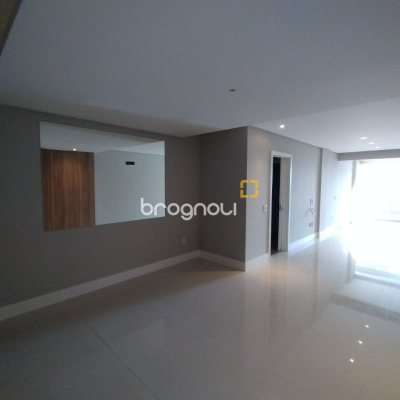 Apartamento com 125m², 3 quartos (sendo 3 suítes), 2 garagens, no bairro Kobrasol em São José