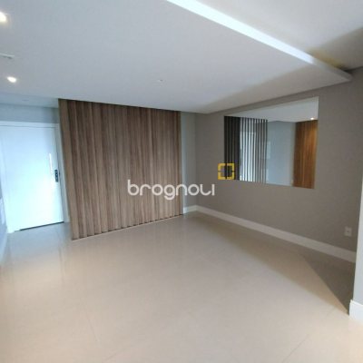 Apartamento com 125m², 3 quartos (sendo 3 suítes), 2 garagens, no bairro Kobrasol em São José