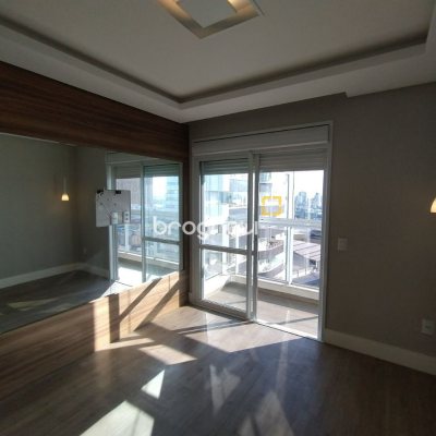 Apartamento com 125m², 3 quartos (sendo 3 suítes), 2 garagens, no bairro Kobrasol em São José
