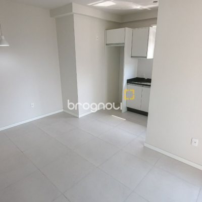 Apartamento com 66m², 1 quarto (sendo 1 suíte), 1 garagem, no bairro Centro em São José