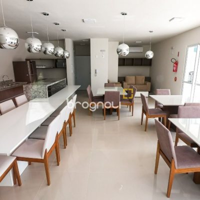 Apartamento com 66m², 1 quarto (sendo 1 suíte), 1 garagem, no bairro Centro em São José