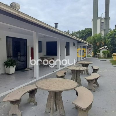 Cobertura com 198m², 4 quartos (sendo 2 suítes), 2 garagens, no bairro Ingleses em Florianópolis