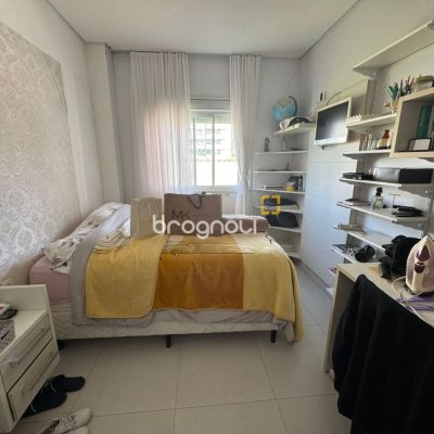 Prédio com 307m², 6 garagens, no bairro Trindade em Florianópolis