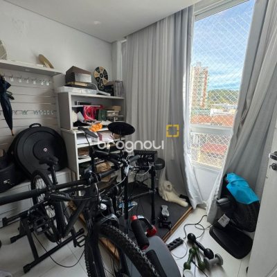 Prédio com 307m², 6 garagens, no bairro Trindade em Florianópolis