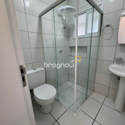 Prédio com 307m², 6 garagens, no bairro Trindade em Florianópolis