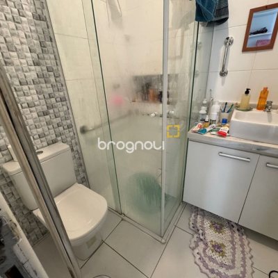 Prédio com 307m², 6 garagens, no bairro Trindade em Florianópolis