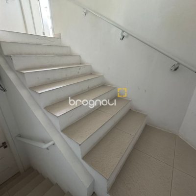 Prédio com 307m², 6 garagens, no bairro Trindade em Florianópolis